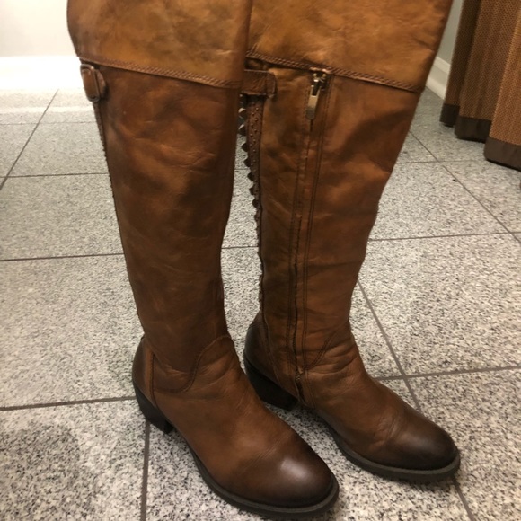 amina muaddi shoes clear